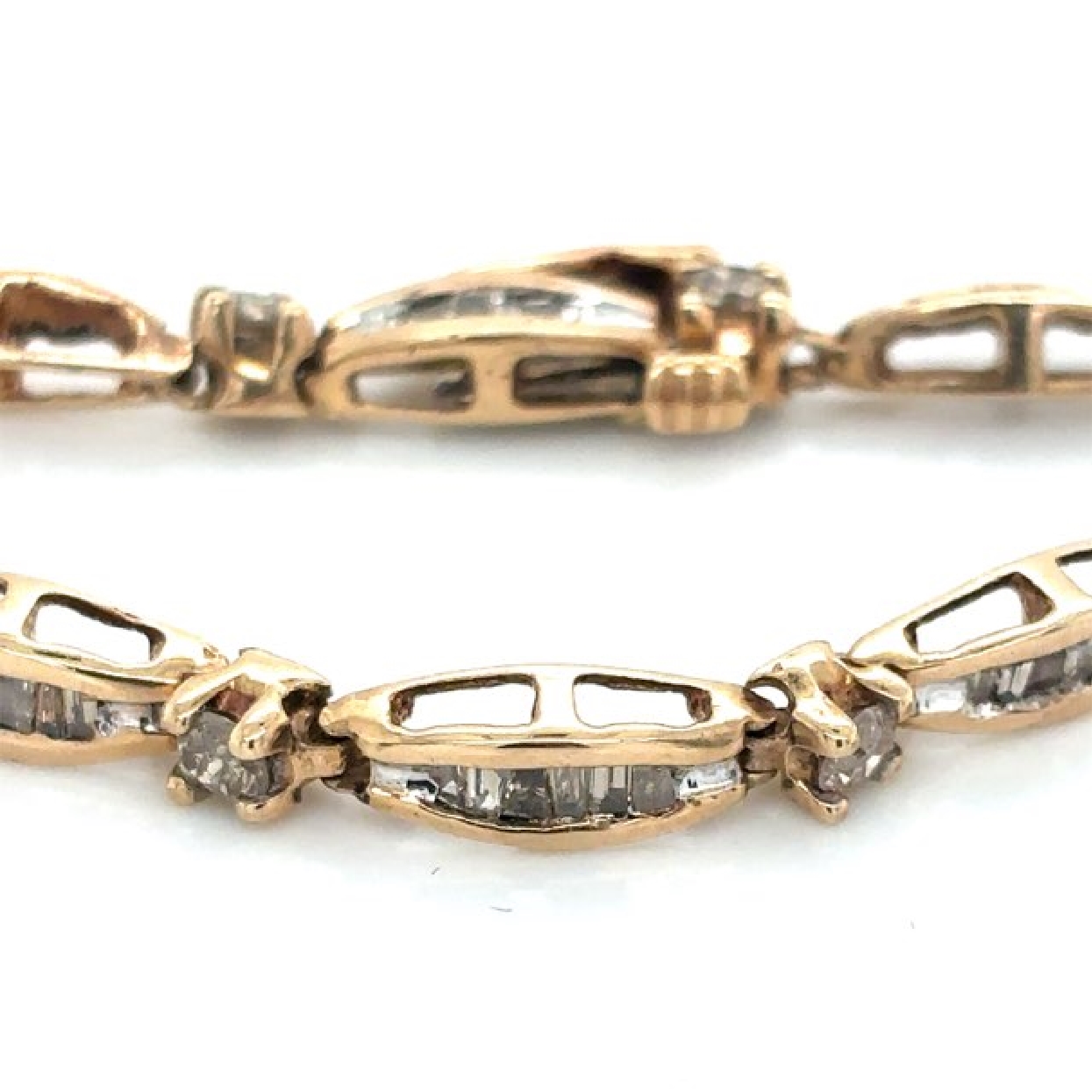 14K yellow gold diamond bracelet with rounds and baguettes. 7.5 inch.