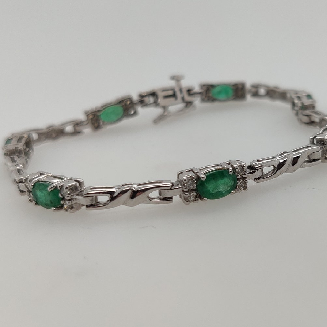 14k White Gold Emerald and Diamond Twisted Link Bracelet 7 Inches