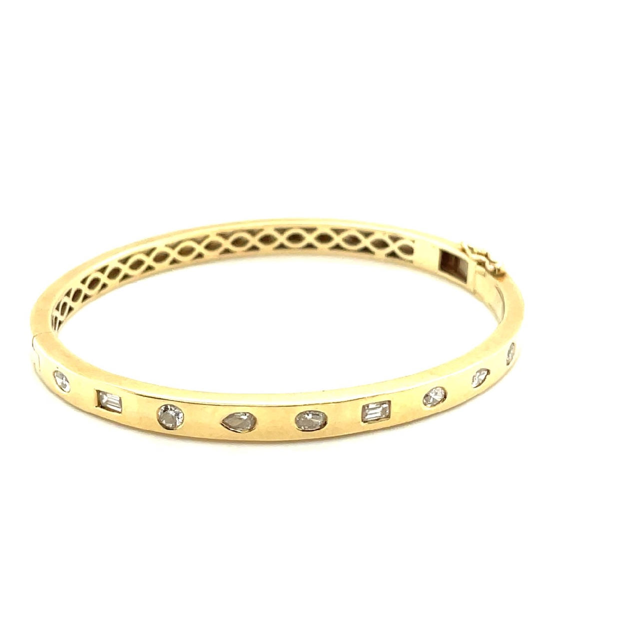 14K Yellow Gold Bracelet with Mixed Cut Diamonds
1 CT
