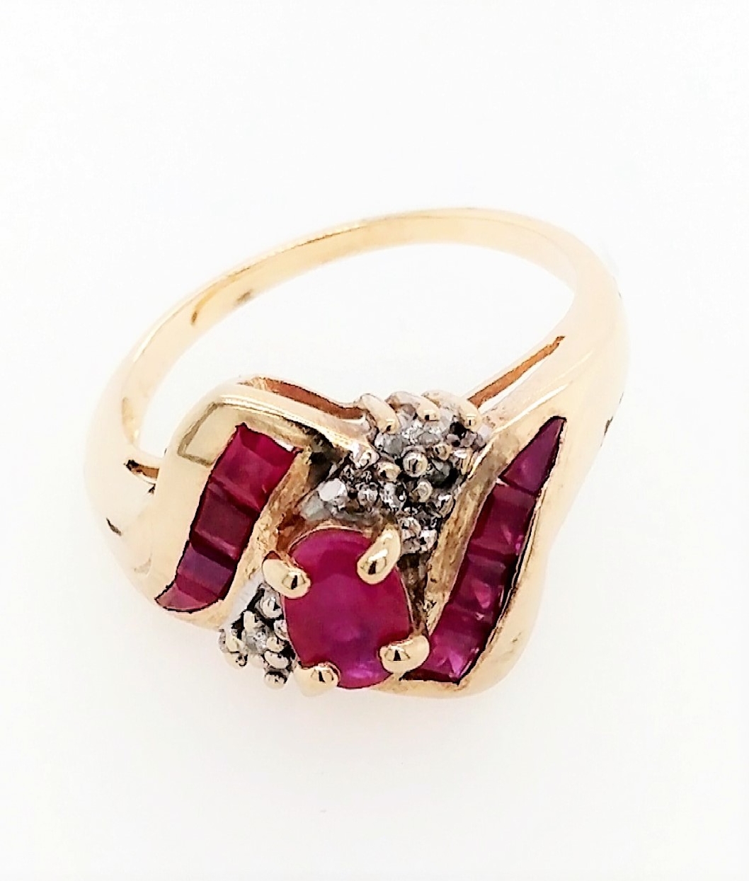 14k Yellow Gold ruby Oval with 8 Princess Cut Rubies w Accent Diamonds Size 7.25