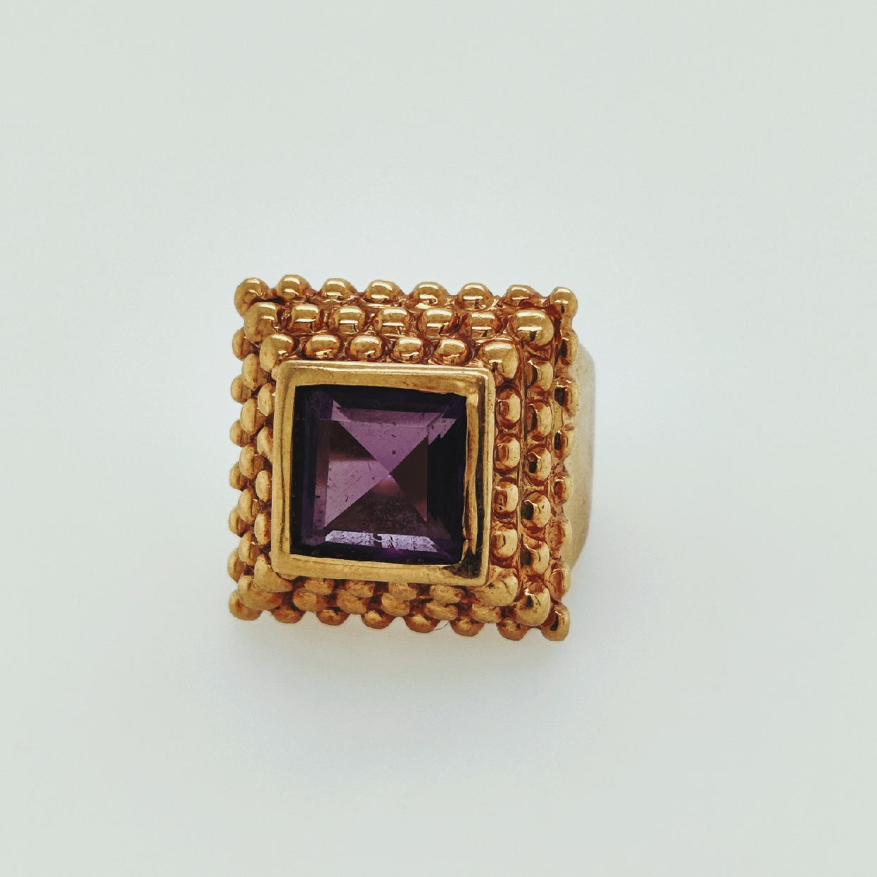 18K Yellow Gold Ring with Square Cut Amethyst and Beaded Accents with a Tapered Shank Size 7.5