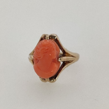 10K Yellow Gold Carved Coral Cameo Ring with Split Shank Size 3.25