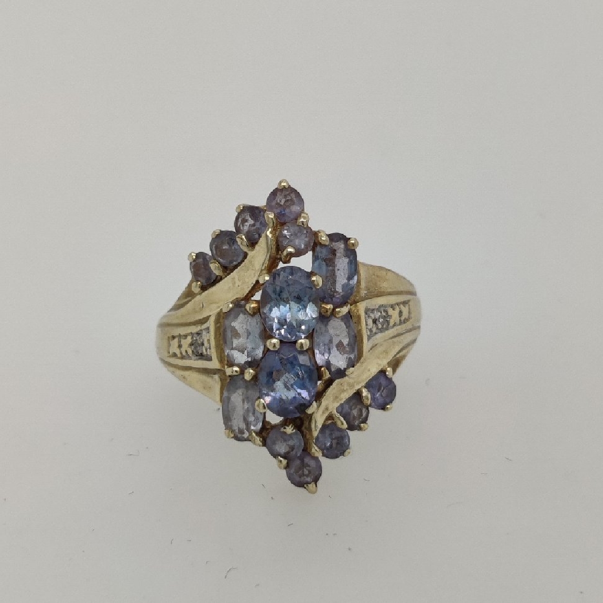 10K Yellow Gold Tapered Shank Ring with Cluster of Blue Stones Size 6.75