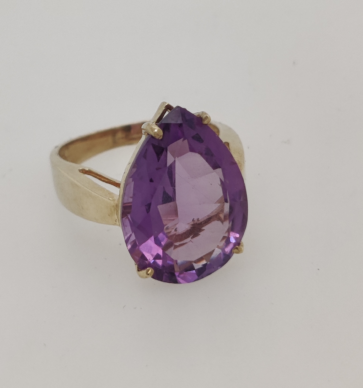 10K Yellow Gold Pear Shaped Amethyst Ring Size 7