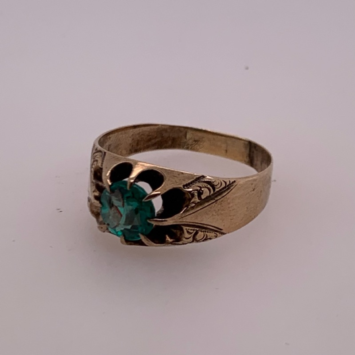 10k Gold Antique Ring with Green Stone sz11