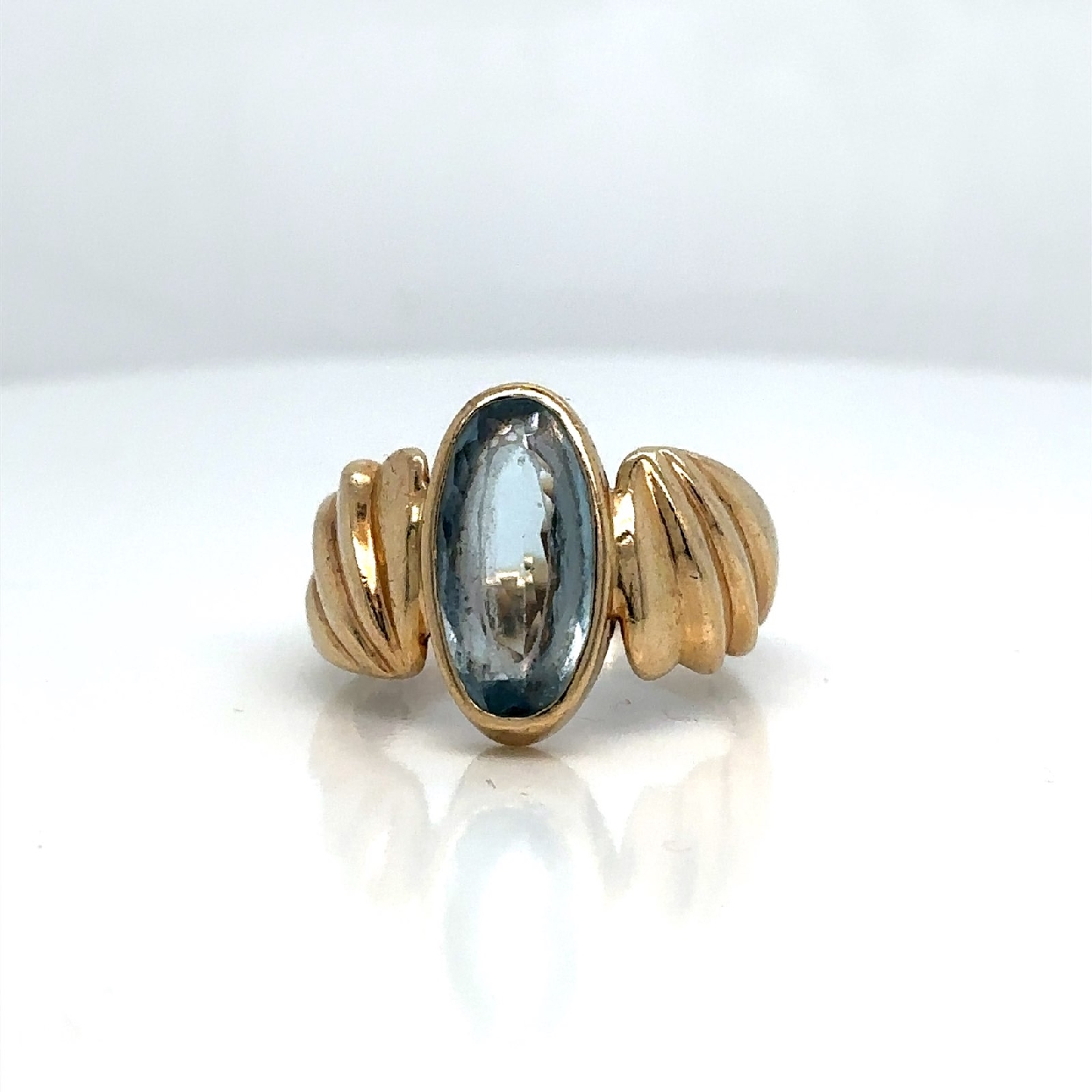 14K Yellow Gold and Oval Aquamarine Ring

Size 9.25