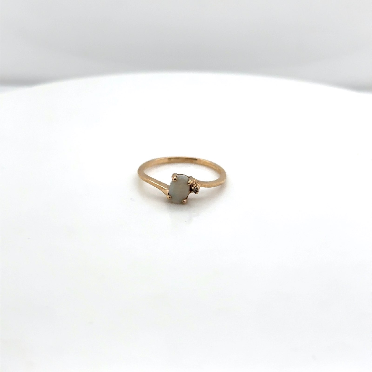 10K Yellow Gold Opal Ring 

Size 6.25
