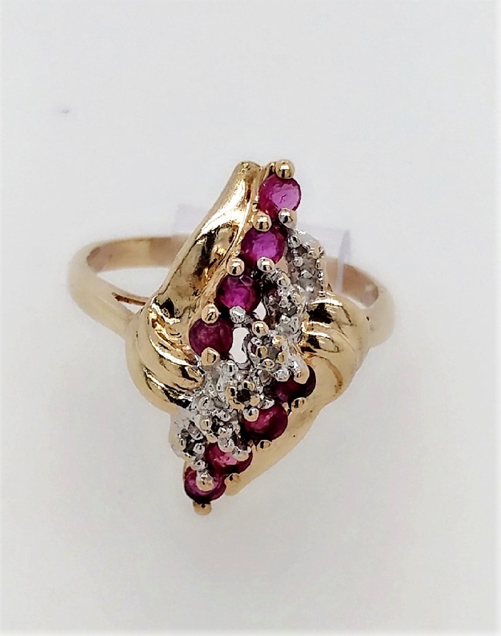 10K yellow gold ruby and dia cluster ring. Sz. 7.