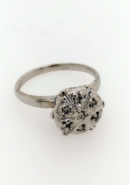 10kt white gold flower style diamond cluster ring. 7 round bead set diamonds approx 0.07 carat total weight I3/J-K. Size 5.75.