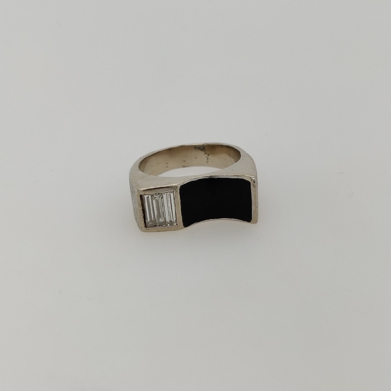 14k White Gold Ring with Black Enamel and Diamond Baguettes