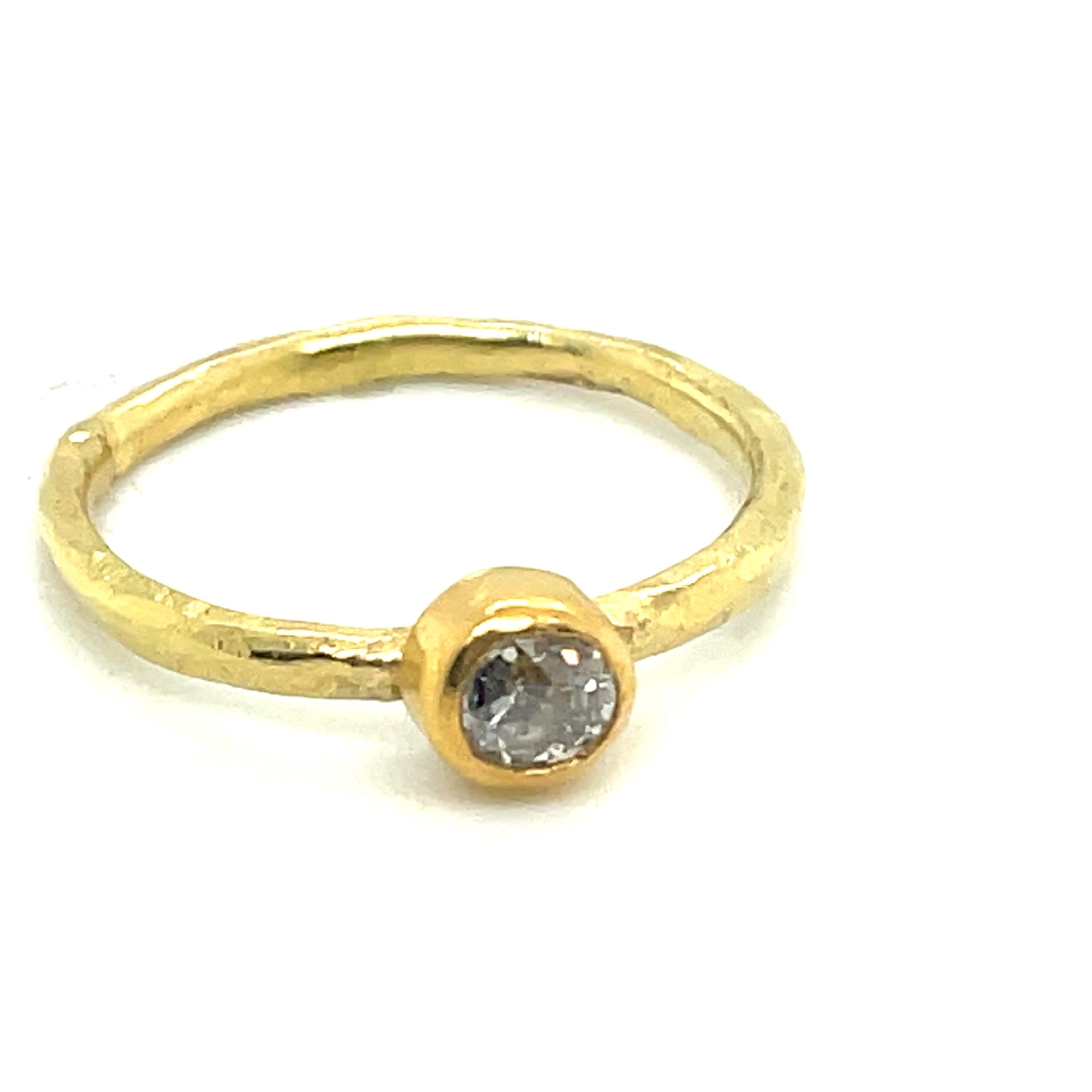 18K Yellow Gold Stacker Ring with Bezel set Diamond

Size 8