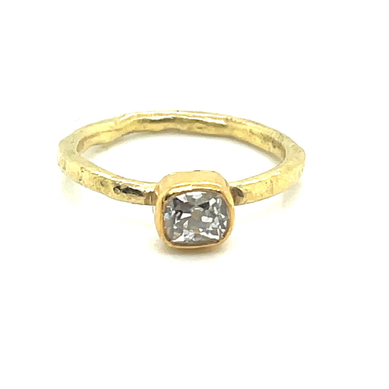 18K Yellow Gold Ring with Square Cut Bezel Set Diamond

Size 8