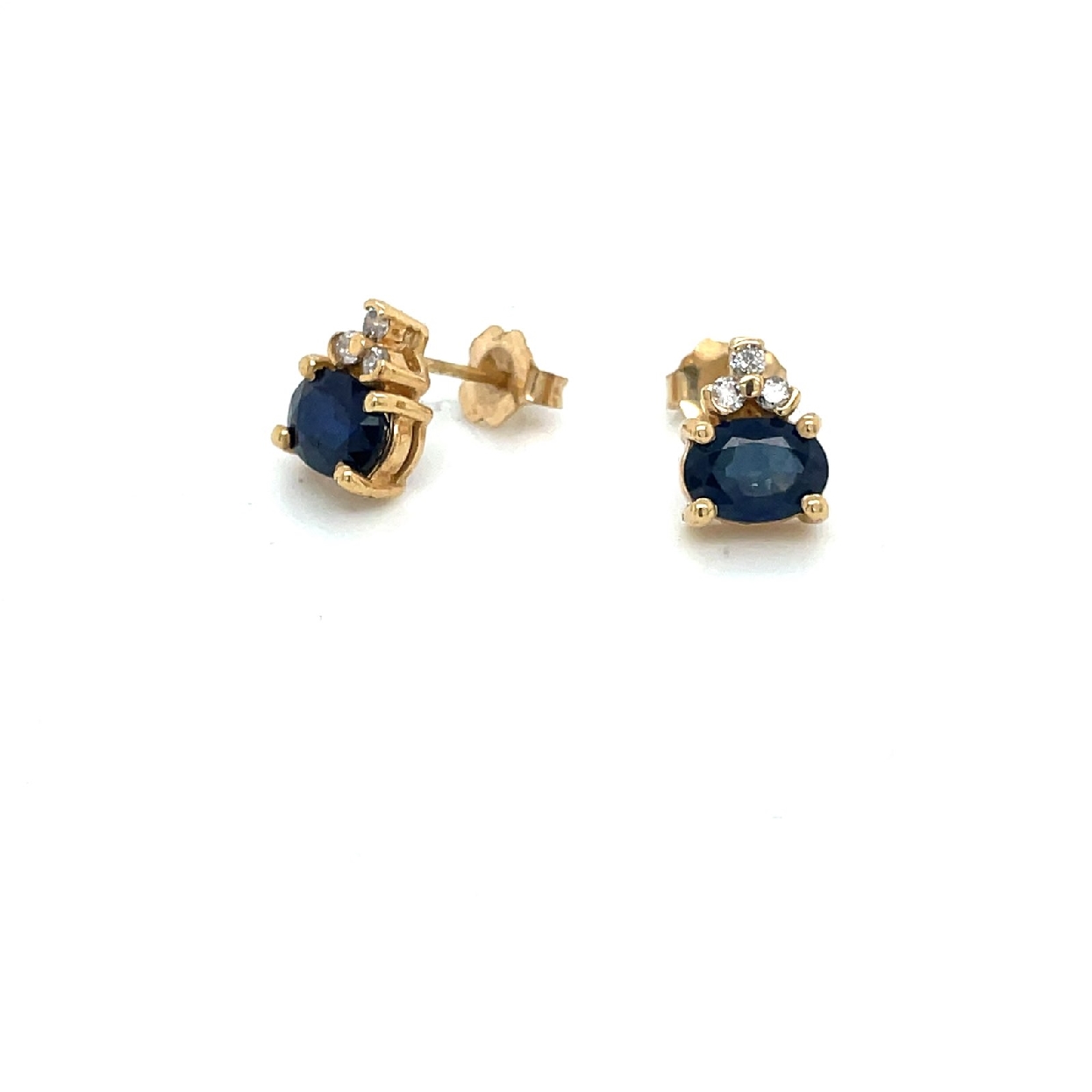 14K Yellow Gold Sapphire Stud Earrings with Diamond Accents. Oval Sapphires Set East-West.

Apx 2cttw Oval Sapphires
0.12cttw Diamonds