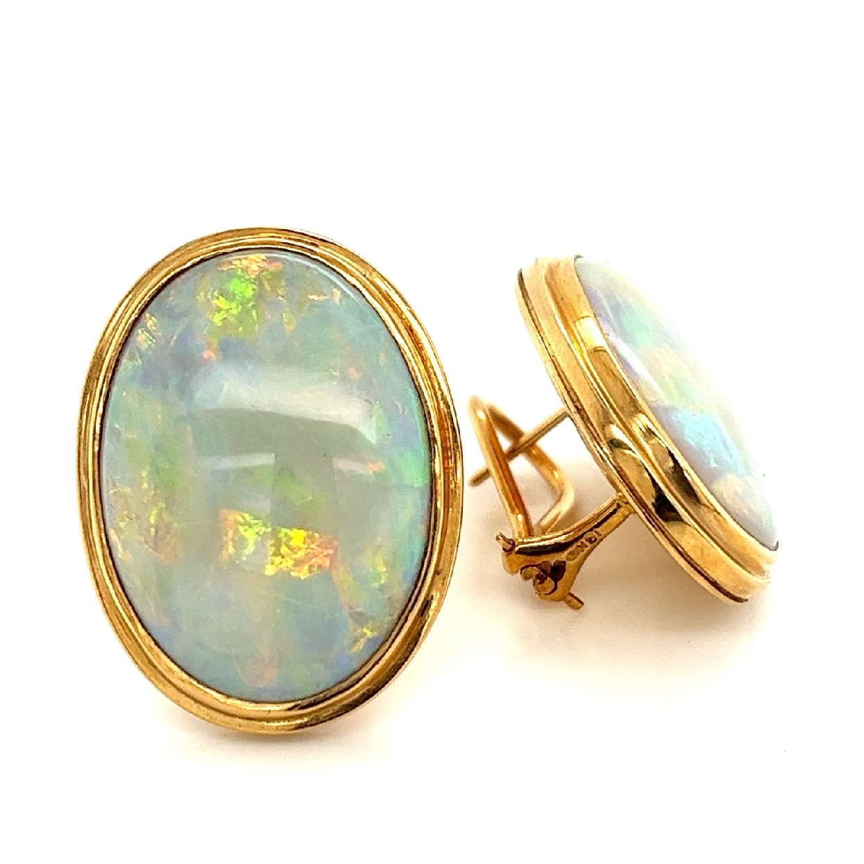 18K Yellow Gold
Opal Earrings
