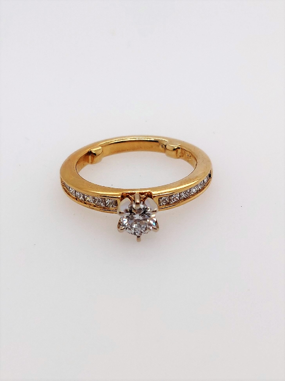 18kt yellow gold diamond engagement ring with .30 ct. round center dia. Vs2/G in six prong white gold head and 14 princess cut dias. channel set on sides approx 0.21 ctw sides Si1-Si2/ H-I. Has sizing bumps; approx. size 5.