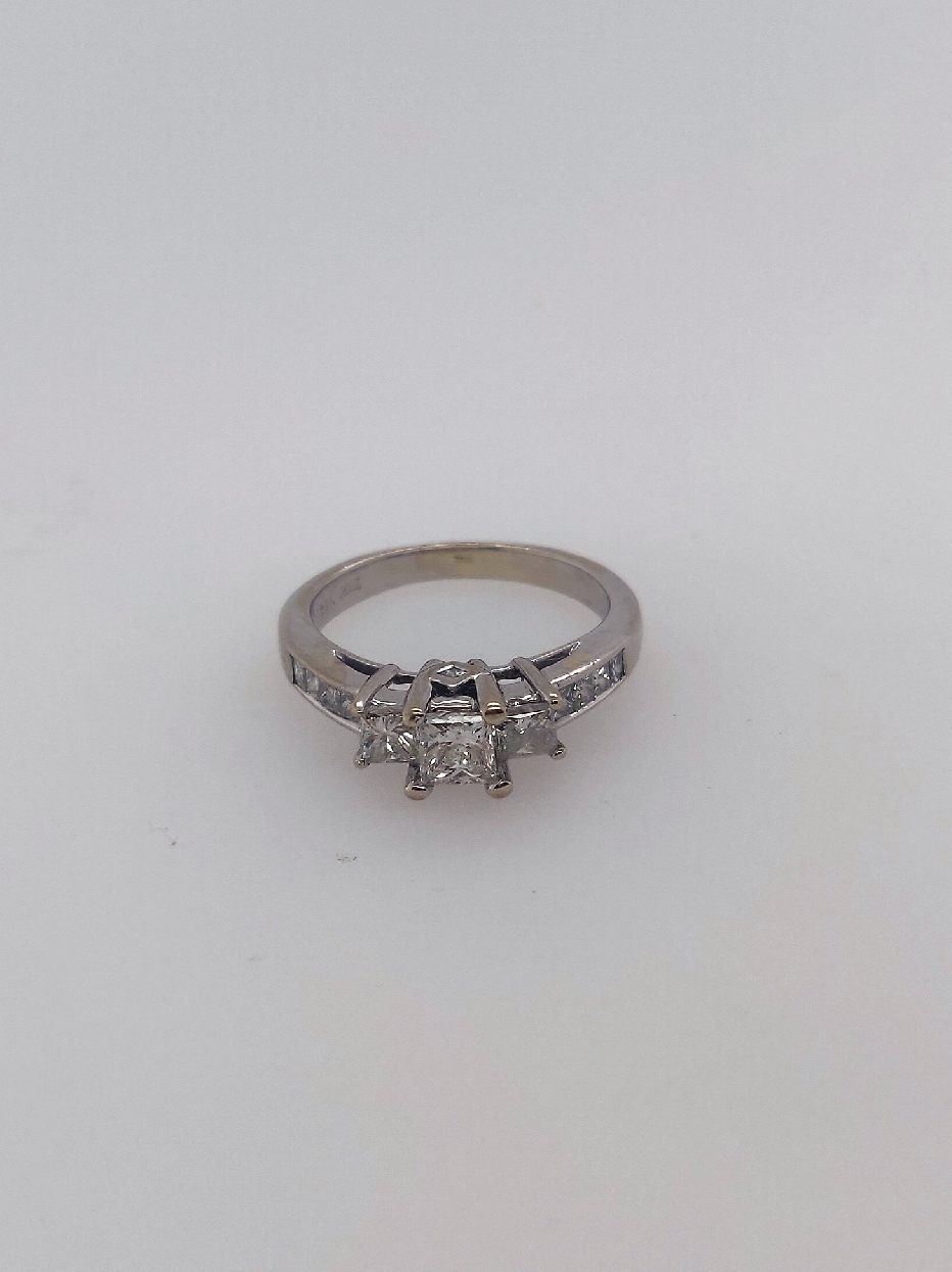 14k white gold 3 stone style approx 0.88CTTW; I-J; SI2-I1. Size 5.5.