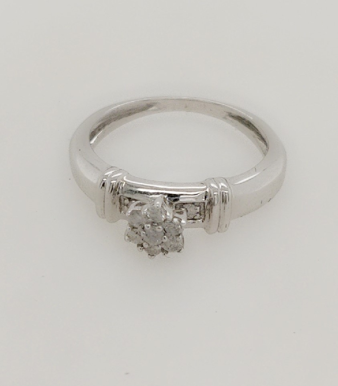 10 K White Gold Diamond Cluster Engagement Ring Size 6.5
