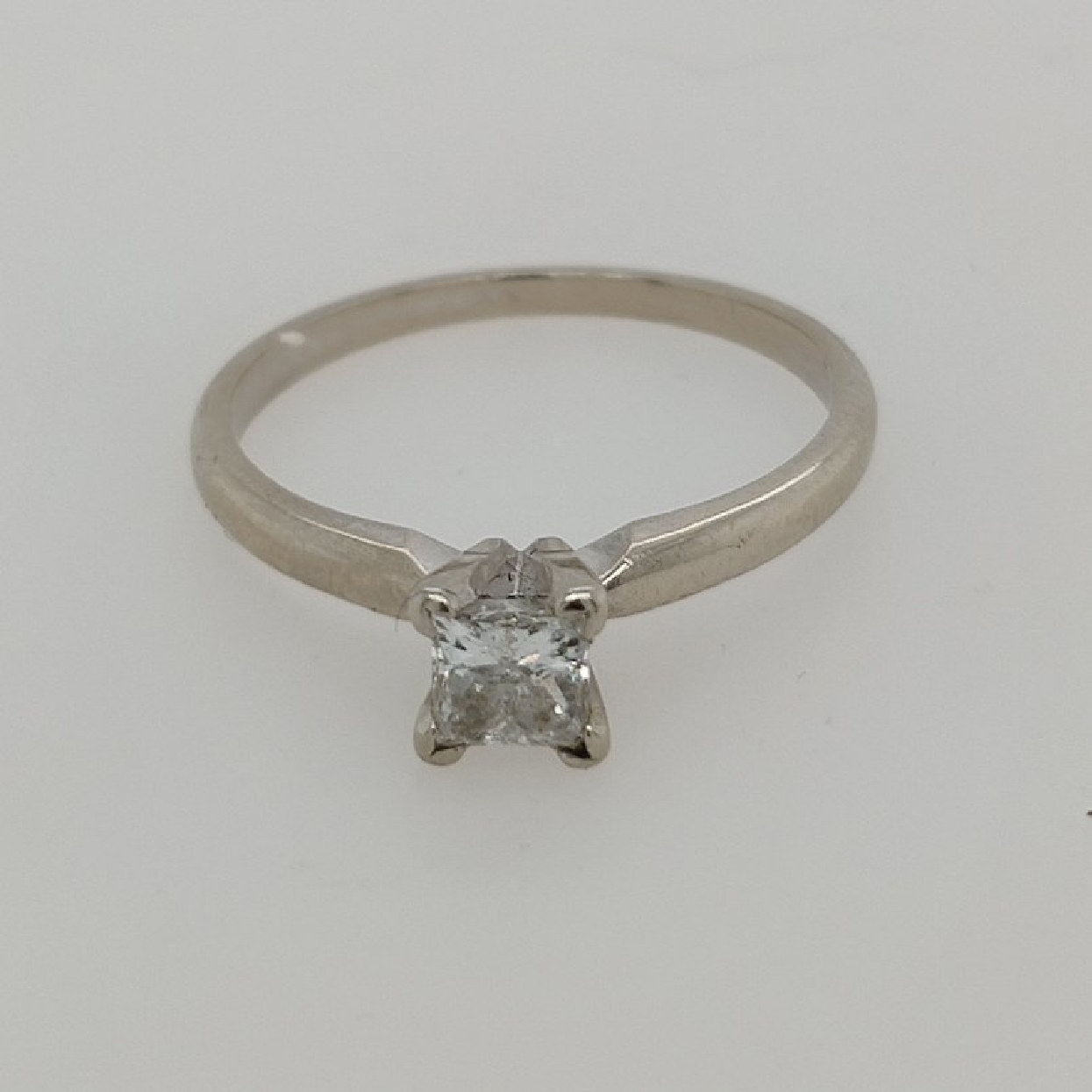14K White Gold Princess Cut Solitaire Engagement Ring; Size 7
0.47CTTW