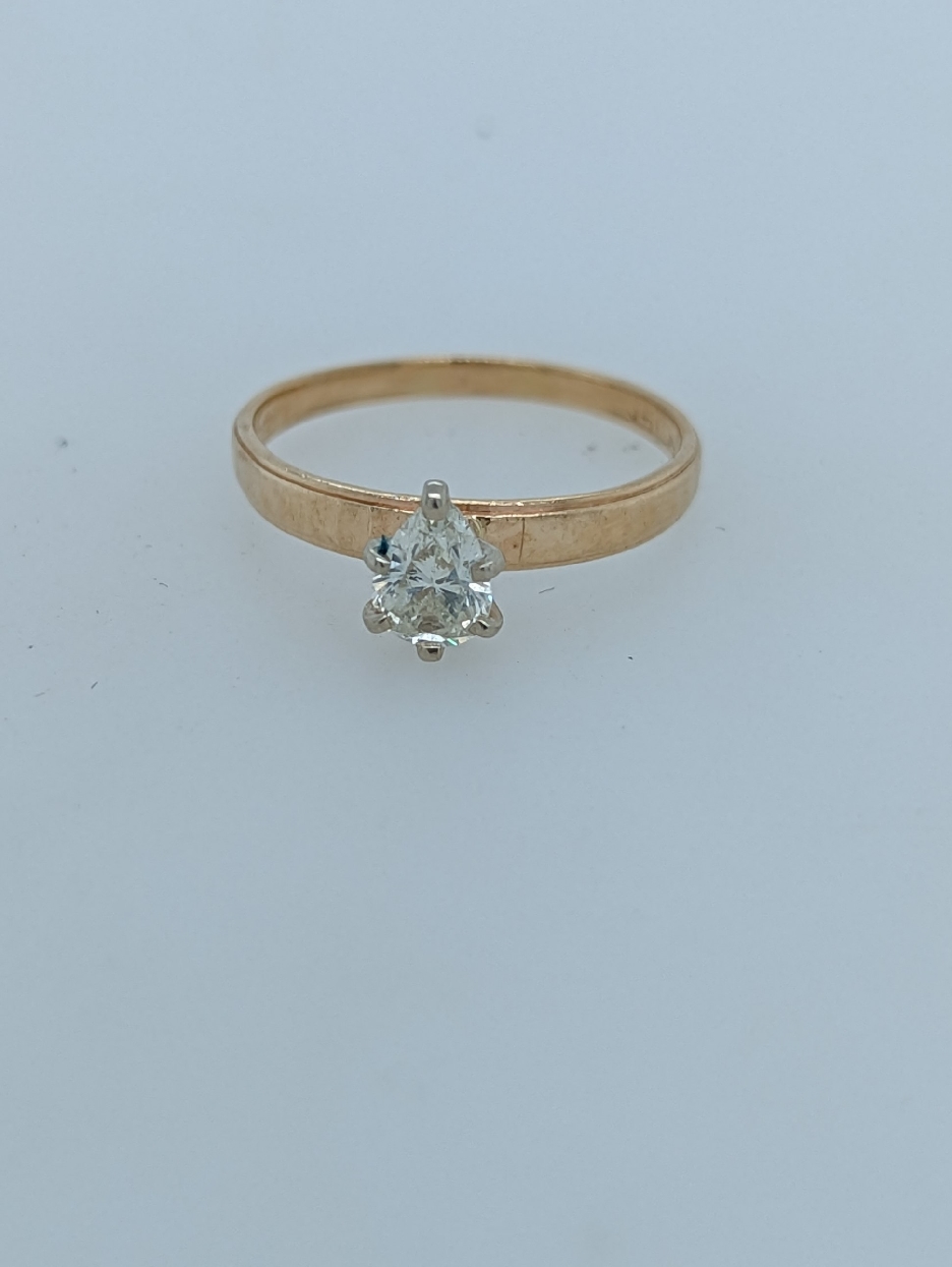 14K Yellow Gold Pear Shaped Solitaire Engagement Ring; Size 6

Diamond is 0.43CT; K Color; SI Clarity