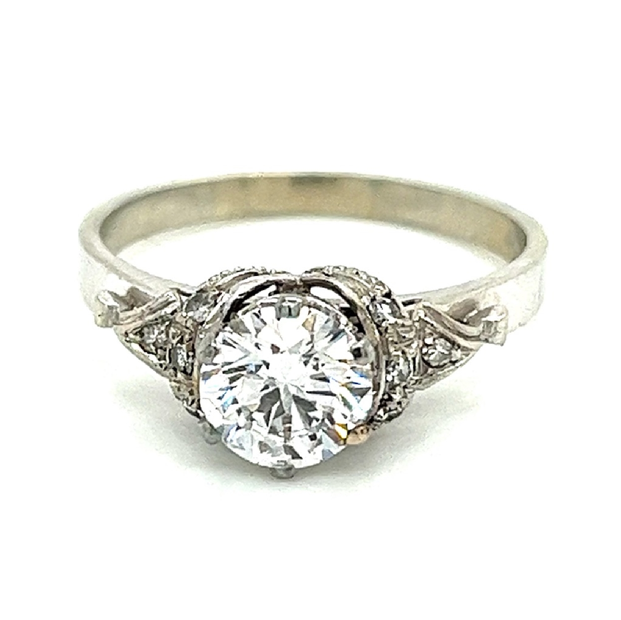 18K WG Diamond Solitare Ring with Ribbon Design Metal Work and Diamond Accents

1.05ct E/VVS2 Round Lab Grown Diamond Center 
GIA Grading Available 

Size 8