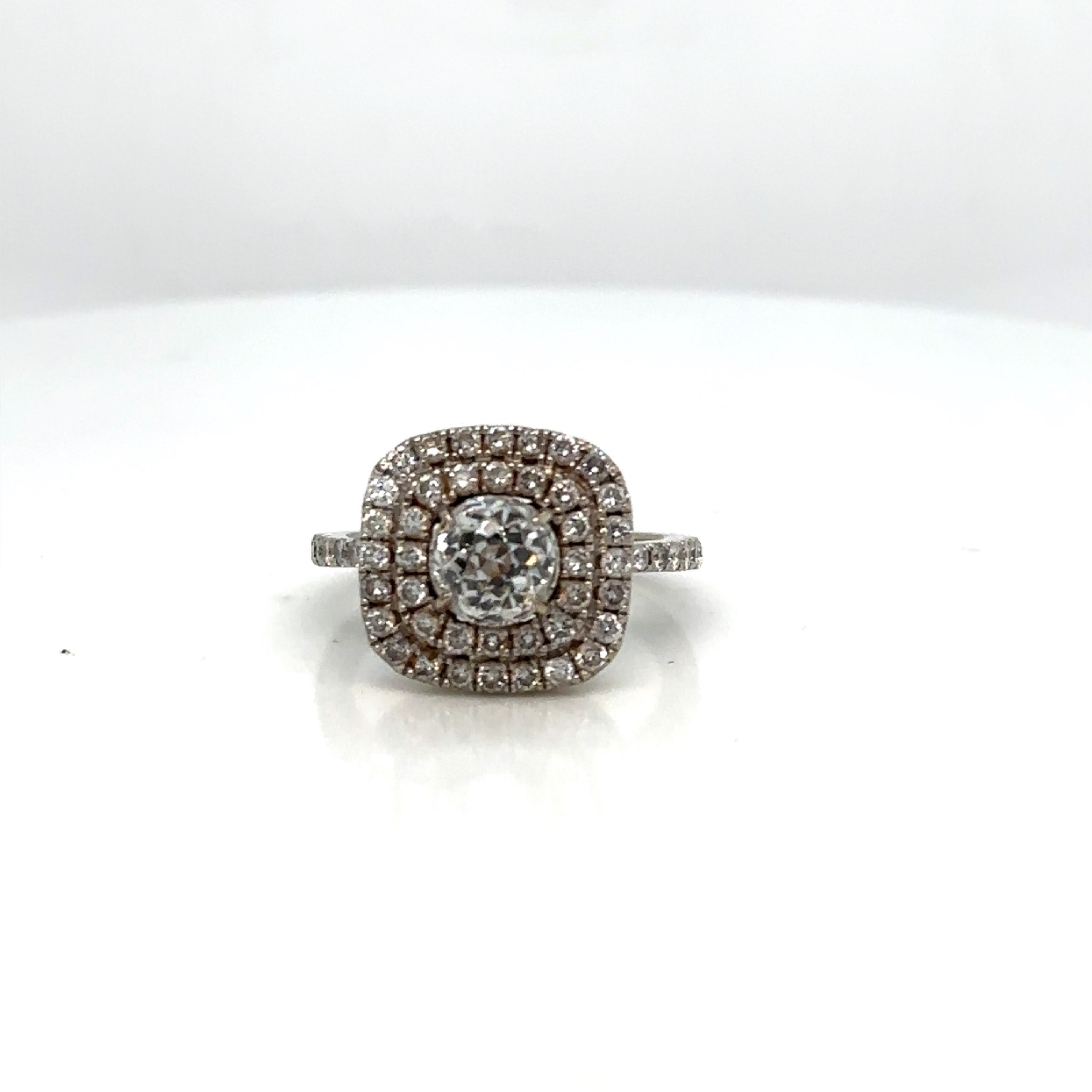 18K White Gold Color of Light Diamond Engagement Ring 1CT Center 