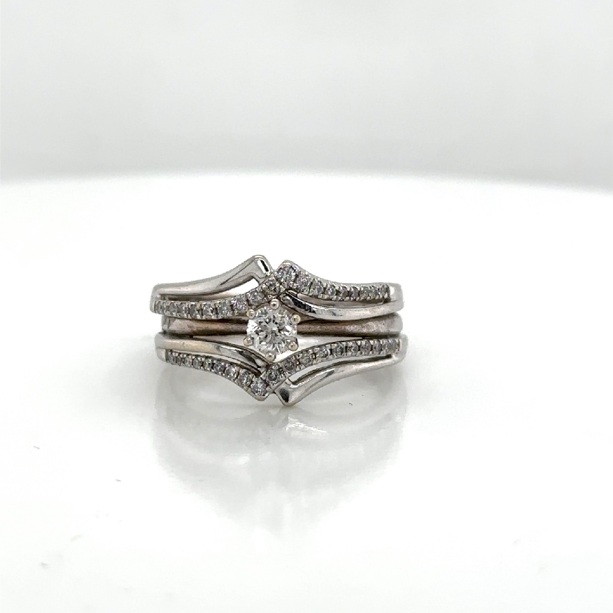 14K White Gold Engagement Ring

Size 7.75