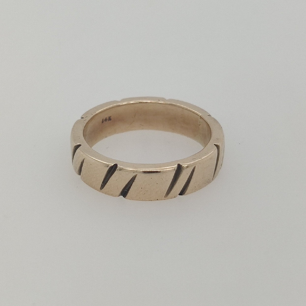 14K Yellow Gold 2.5mm Notched Band Size 6