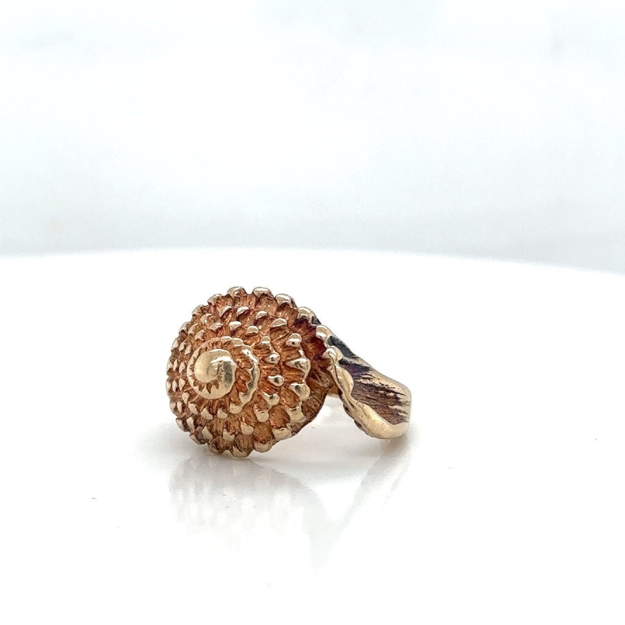 14K Yellow Gold Conch Shell Ring

Size 4.5 with Speedbumps
