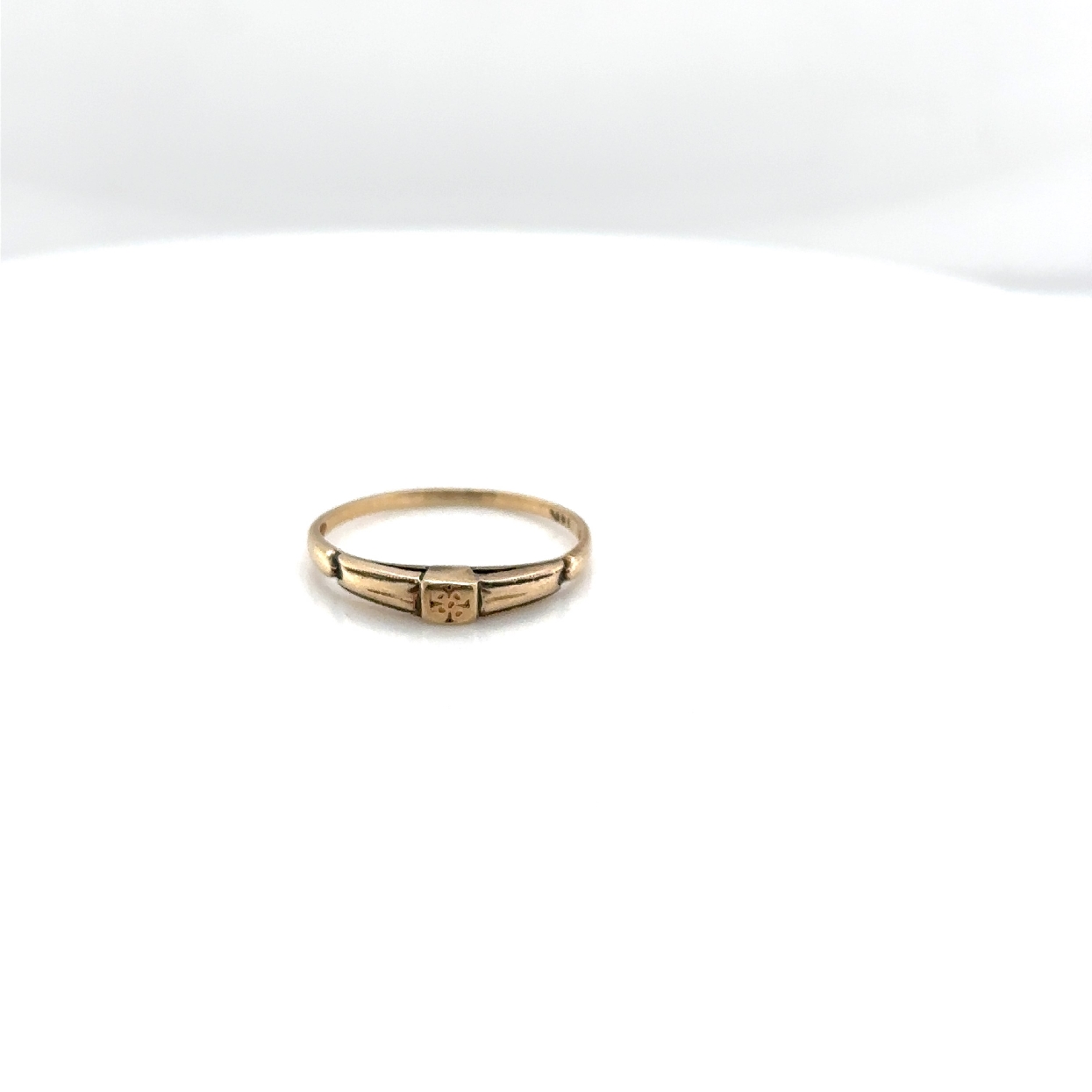 14K Yellow Gold Ring with Etched Design 

Size 5.25