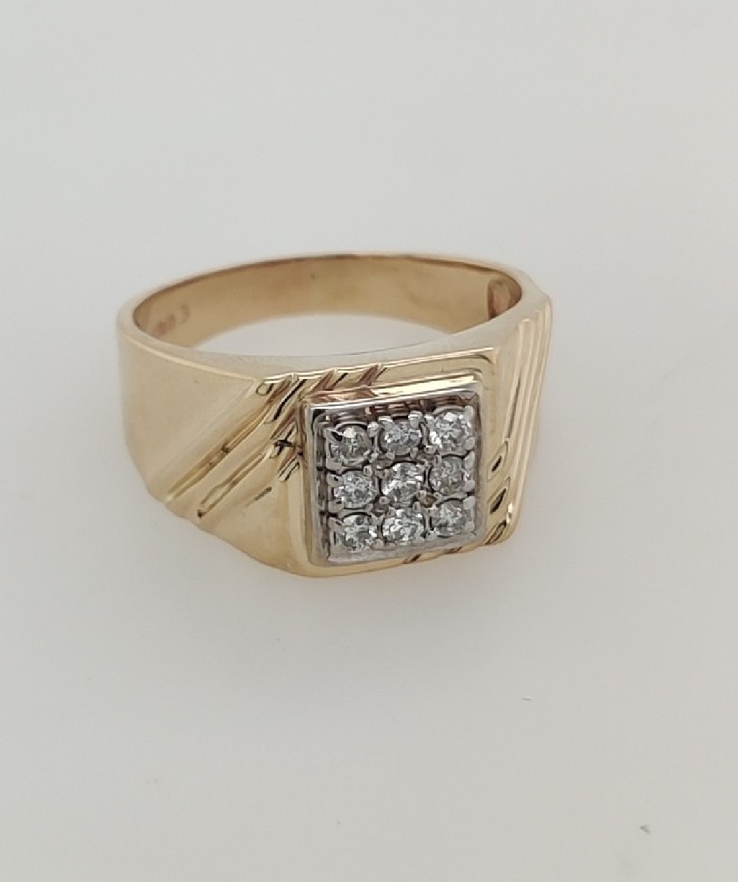 14K Yellow Gold Mens Ring with 9 Diamonds Size 13.5