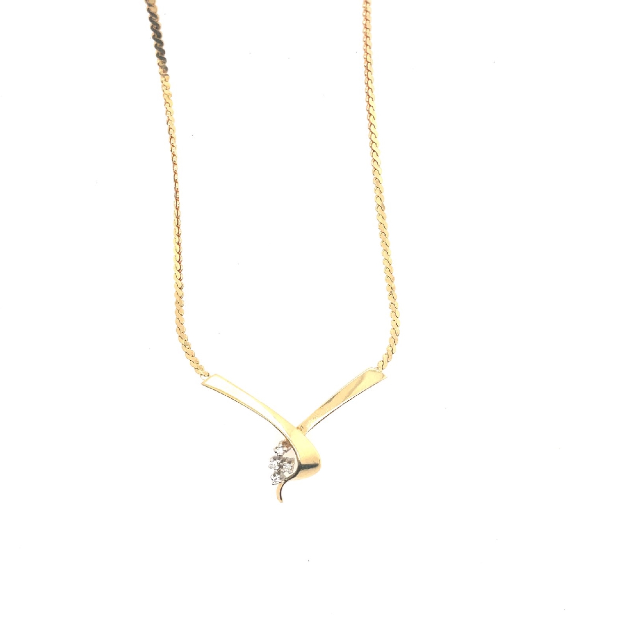 14k Yellow Gold Serpentine Chain Necklace with Stationary Pendant Set with Diamonds

17 Inches