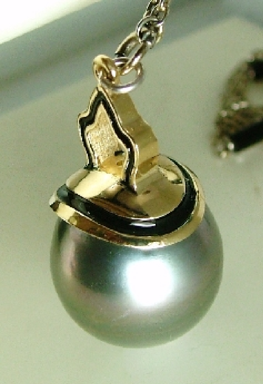 Tahitian pearl drop pendant with 14K yellow gold and enameling.