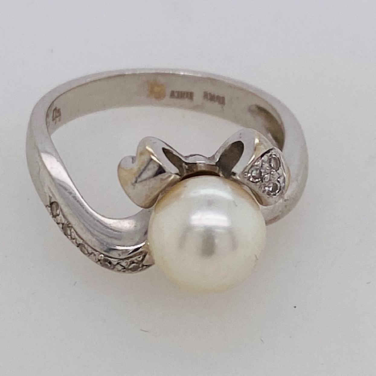 18K White Gold Pearl Bypass Style Ring with Diamond Accents Size 7.5 