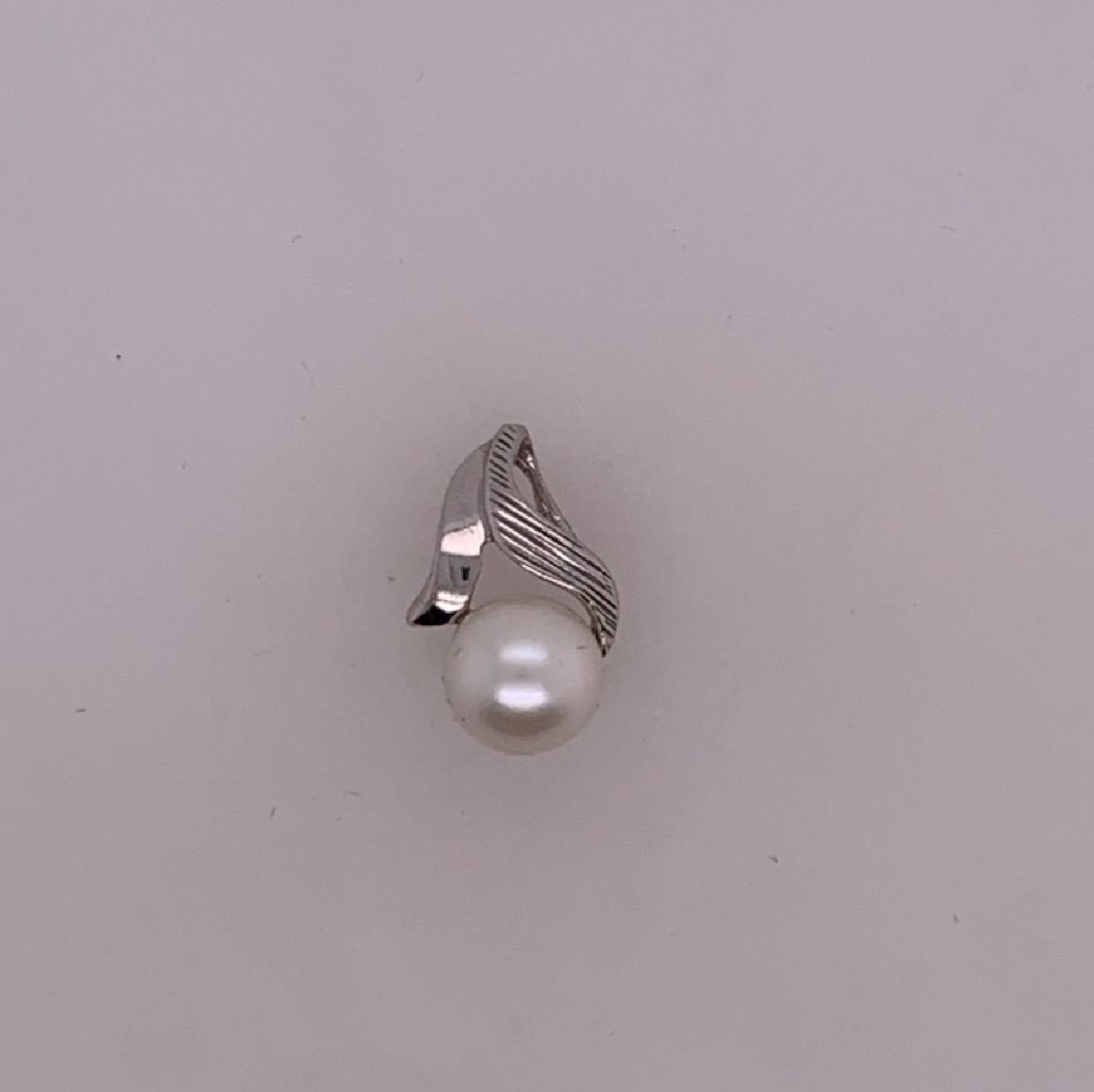 14k White Gold Pearl Swirl Drop Pendant