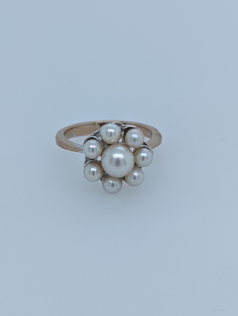 14K White Gold Pearl Floral Cluster Ring; Size 6.25