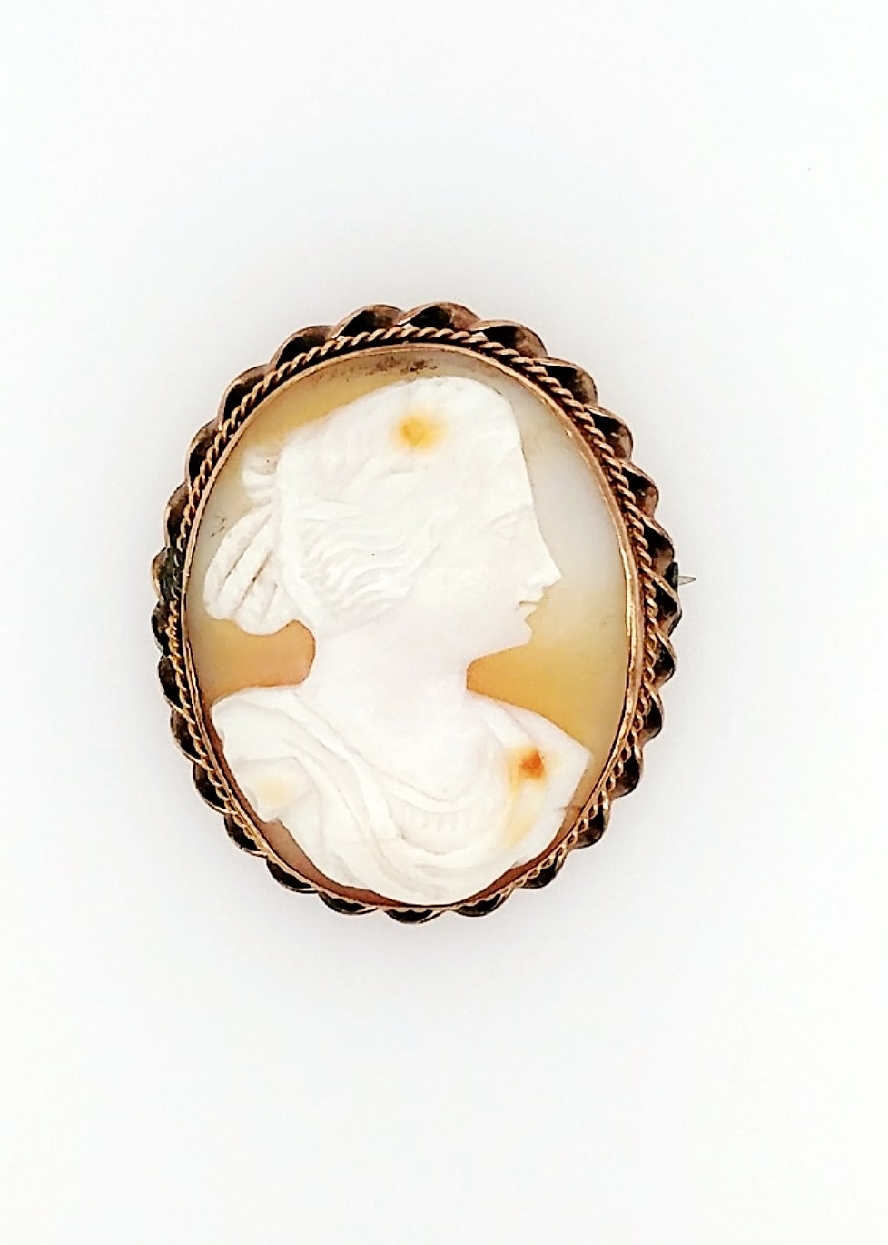 10 kt yellow gold cameo
