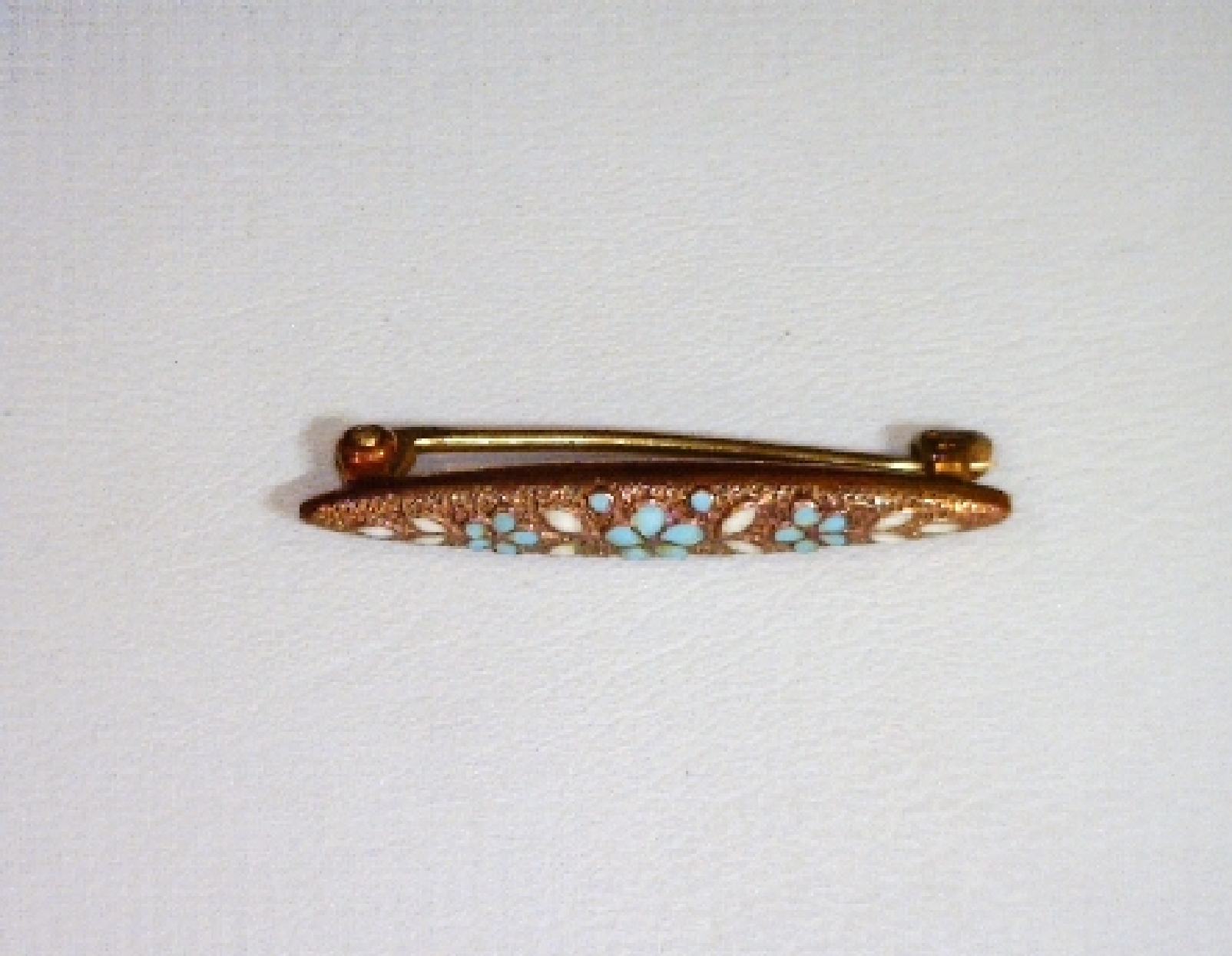 14kt yellow gold pin with small enameled flowers.