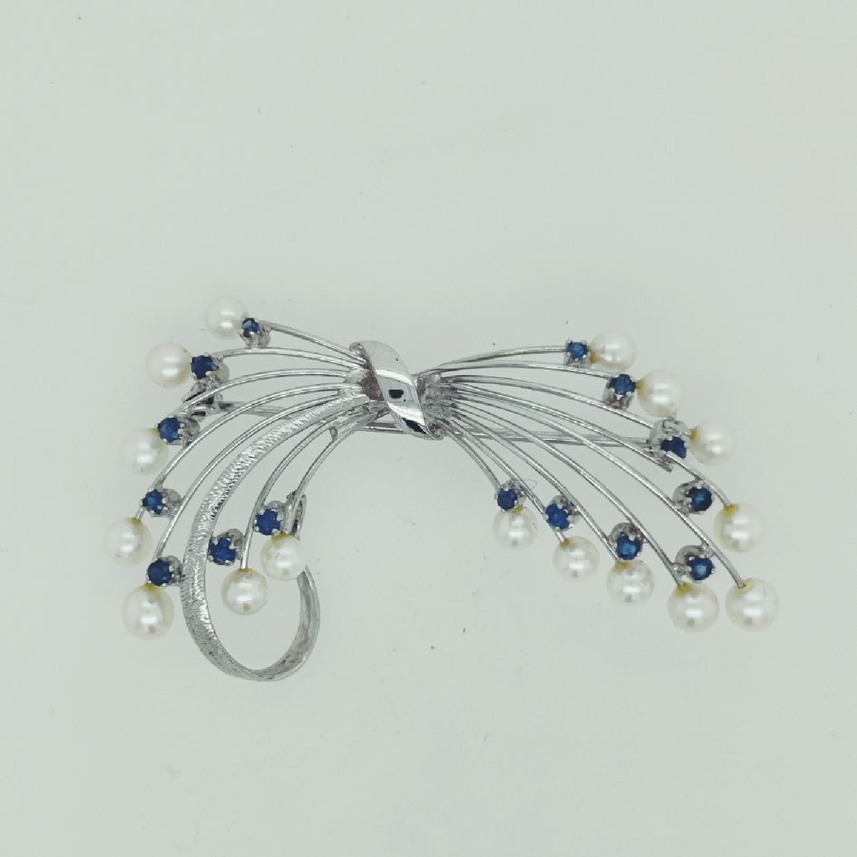 18K White Gold Pearl and Sapphire Bow Shaped Brooch