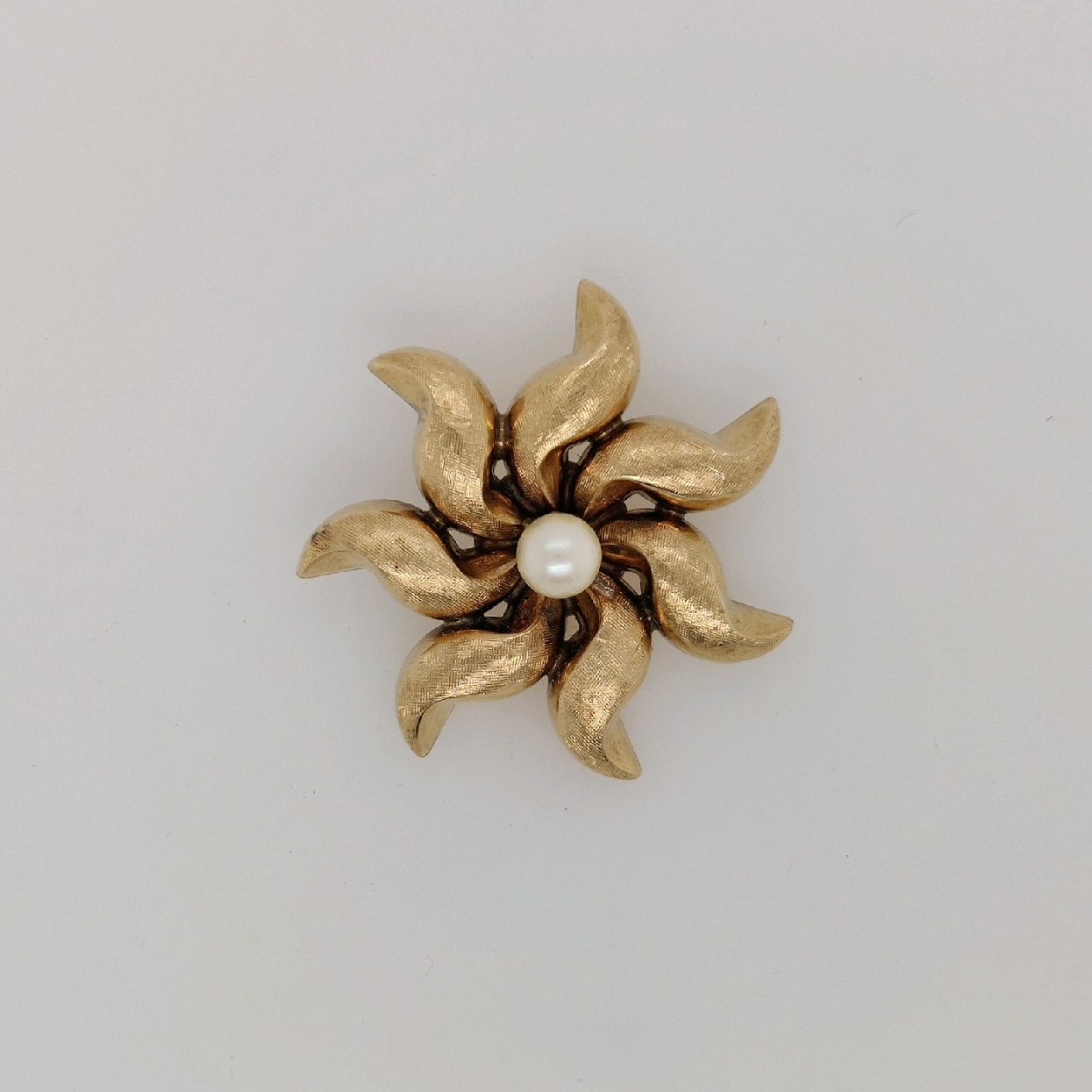 14K Yellow Gold Flower Pin with Pearl in the Center