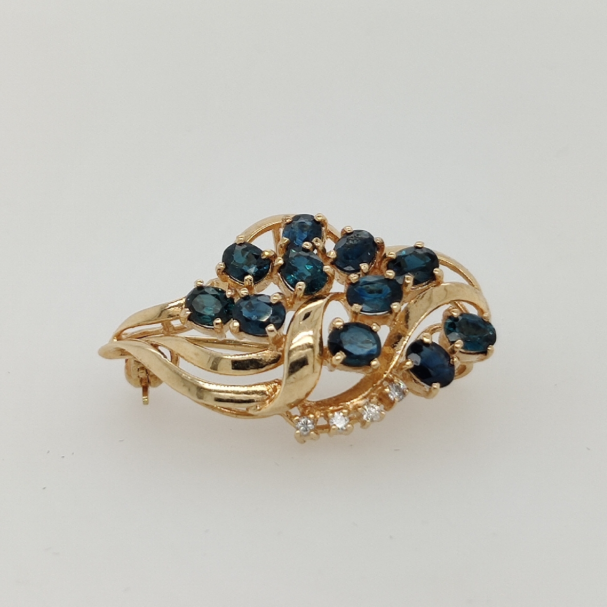 14K Yellow Gold Sapphire and Diamond Cluster Pin