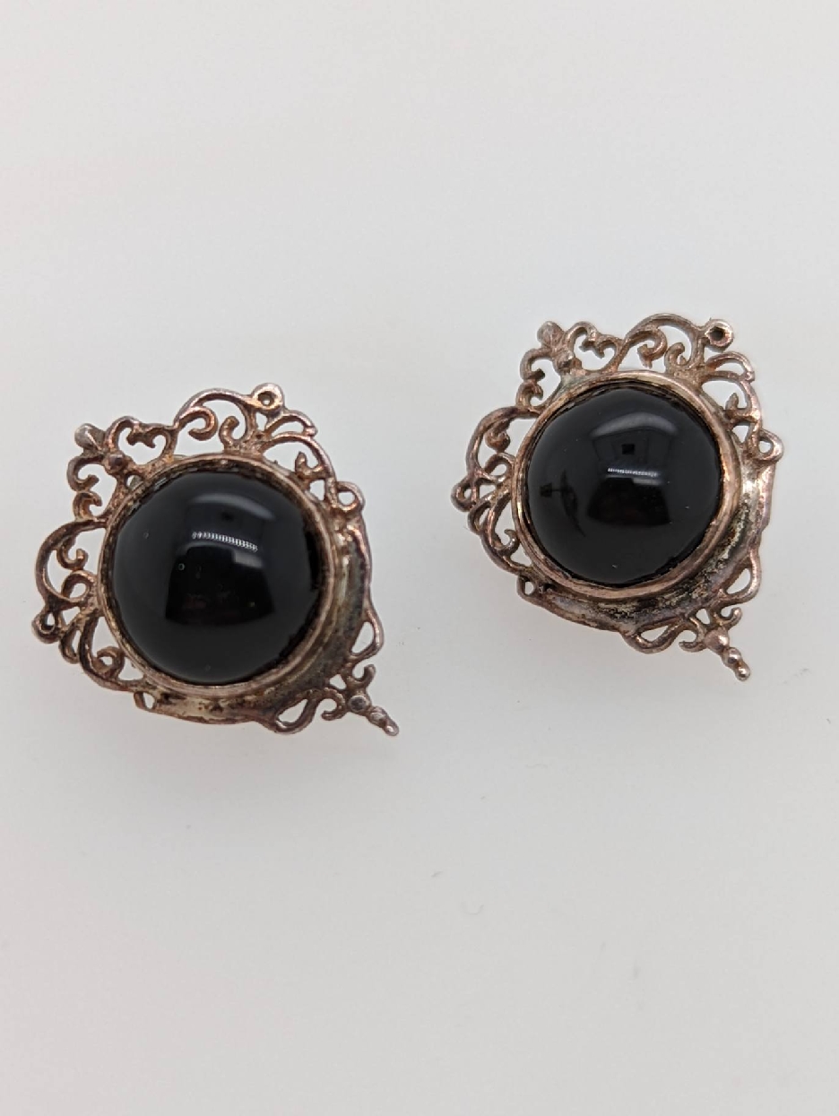 Sterling Silver and Round Cabachon Cut Onyx Stud Earrings with Filigree Crest Detail
