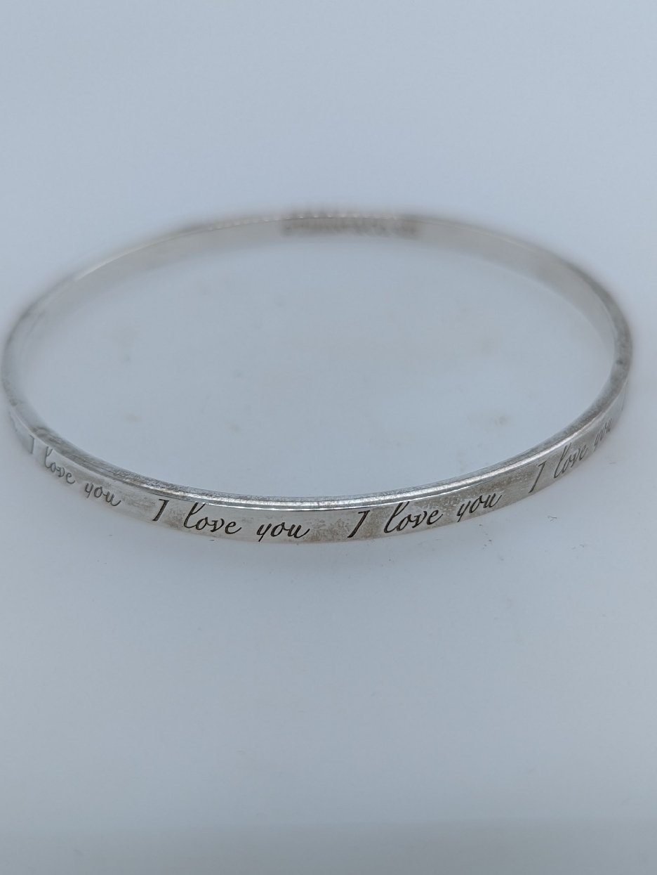 Tiffany & Co. Sterling Silver Love Notes Bangle

Comes with Pouch
