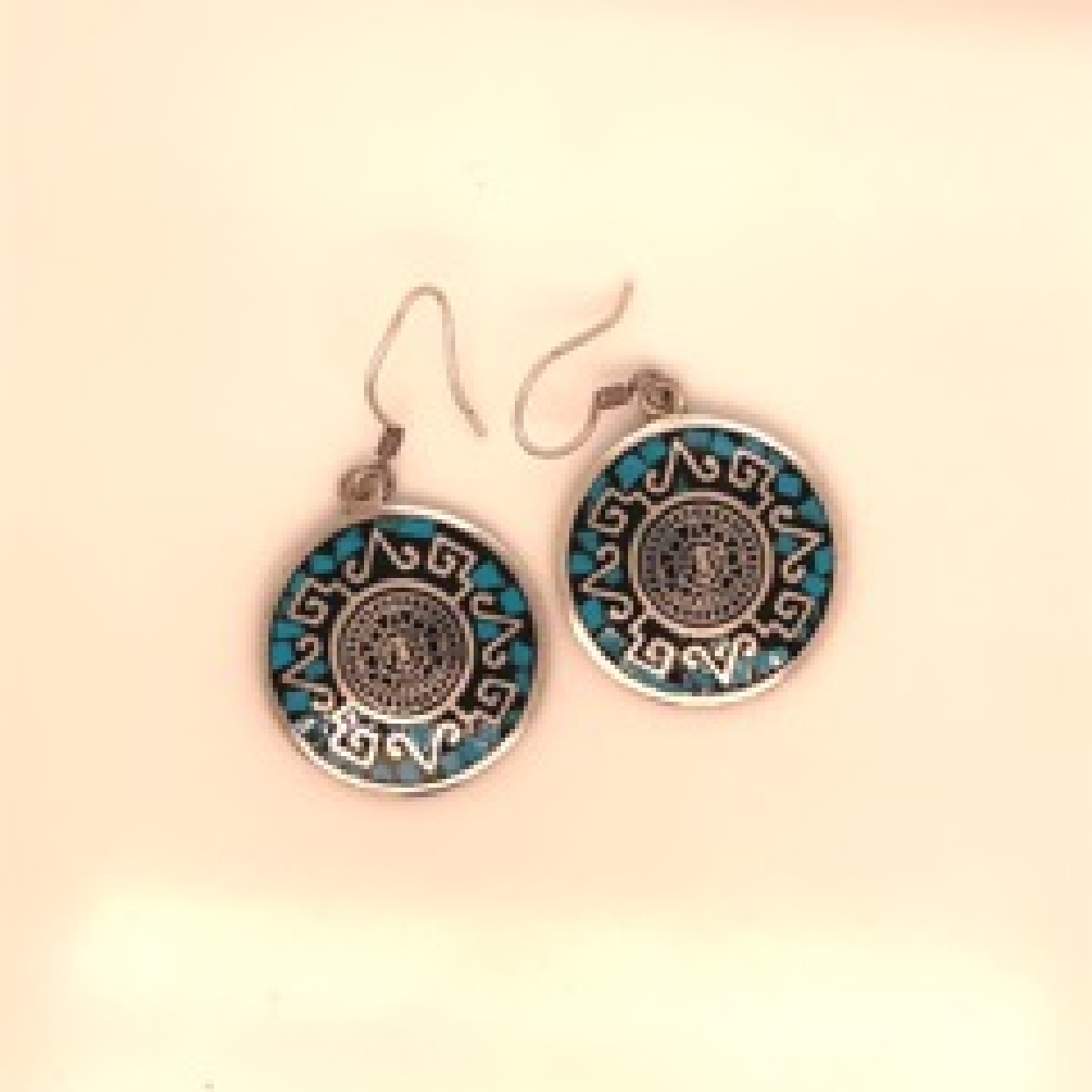Mexican Sterling Silver and Turquoise Earrings 

Length: 29mm
Width: 25mm