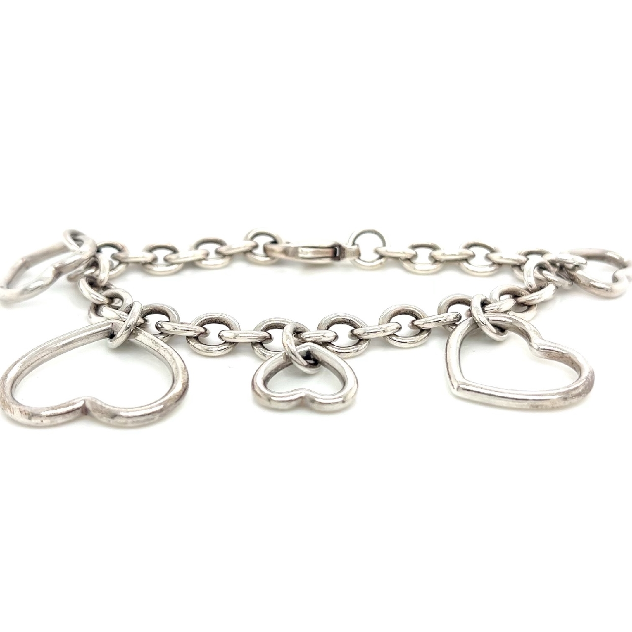 Tiffany and Co Sterling Silver Heart Chain Bracelet

7 Inches

With Bag