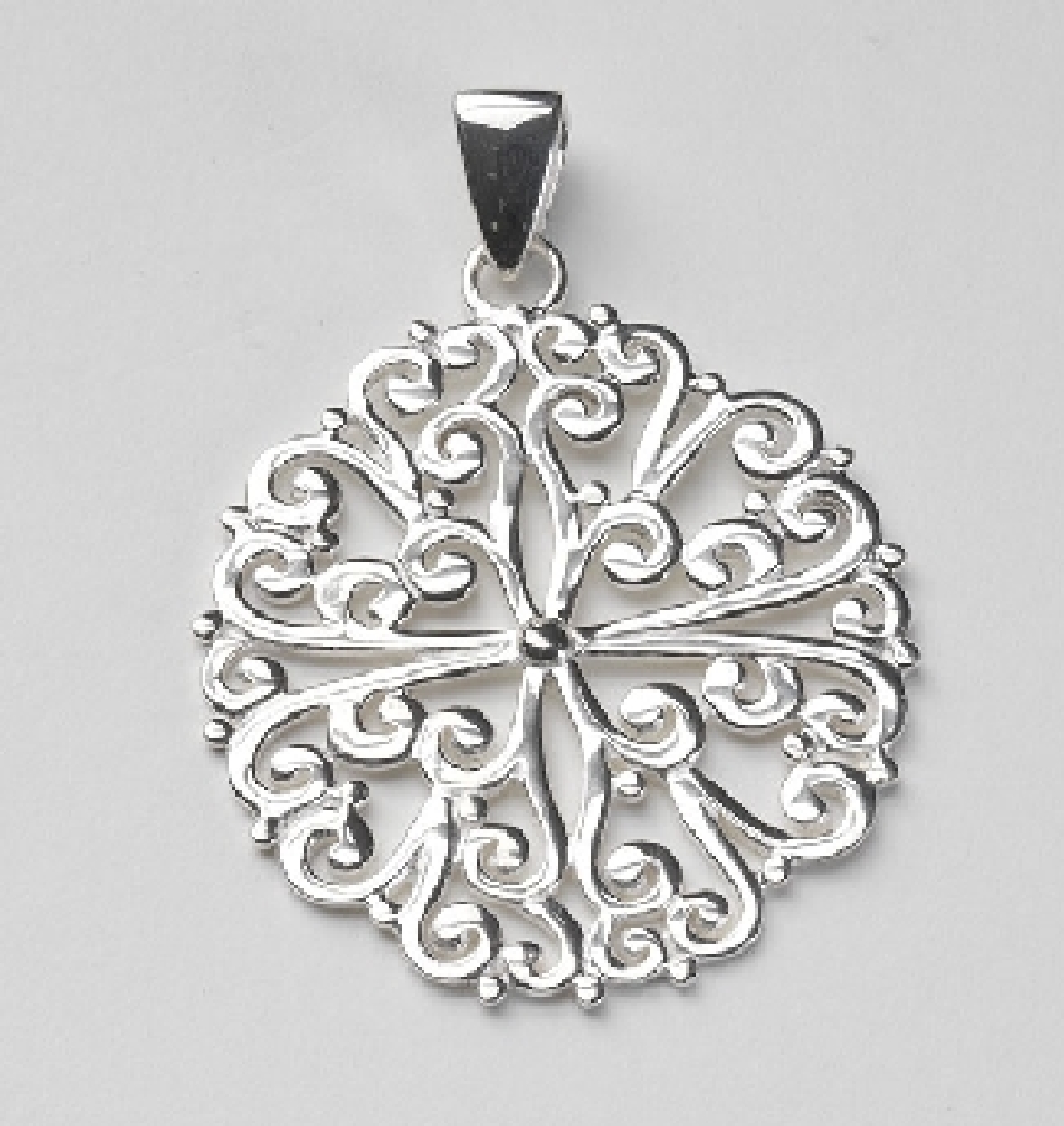 Southern Gates Sterling Silver Pendant round; large. Size 1-3/4   high including bale by 1-1/4   wide.
P218


