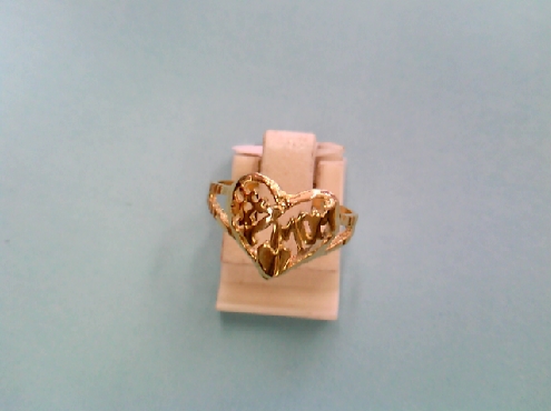 1098: One ladies 10k yellow gold #1MOM Heart ring