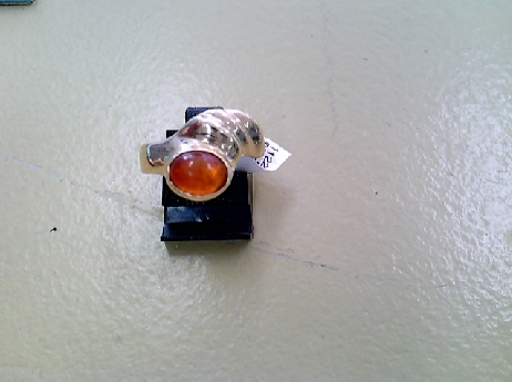 1122: One ladies 10k yellow gold oval Amber ring 