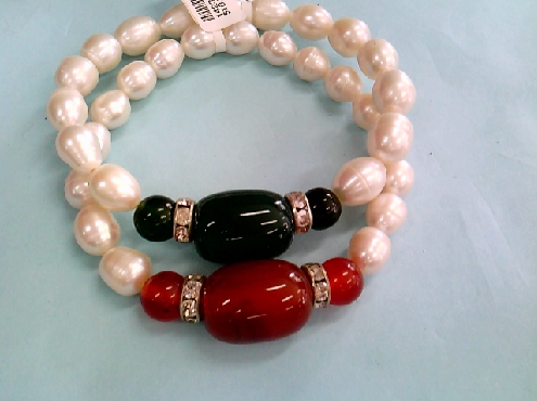 1423: One ladies Freshwater Pearl stretch bracelet with assorted color crystal bead in middle 