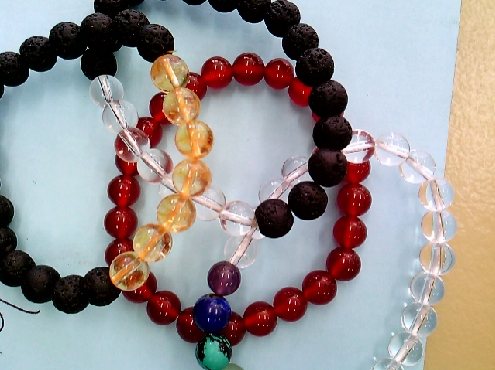 1869: Assorted genuine assorted Gemstone stretch bracelets
Lava stone/citrine/carnelian/rock quartz