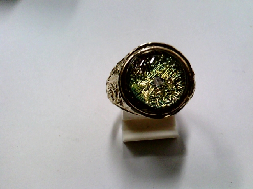 1965: One 14k yellow custom made round Inclusion tm Dichoric glass ring 